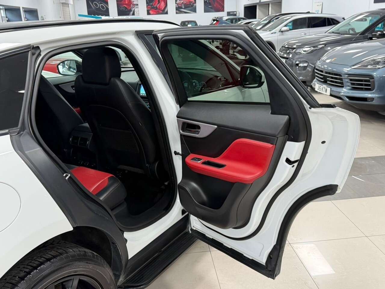 2017 JAGUAR F-PACE 2017 JAGUAR F-PACE