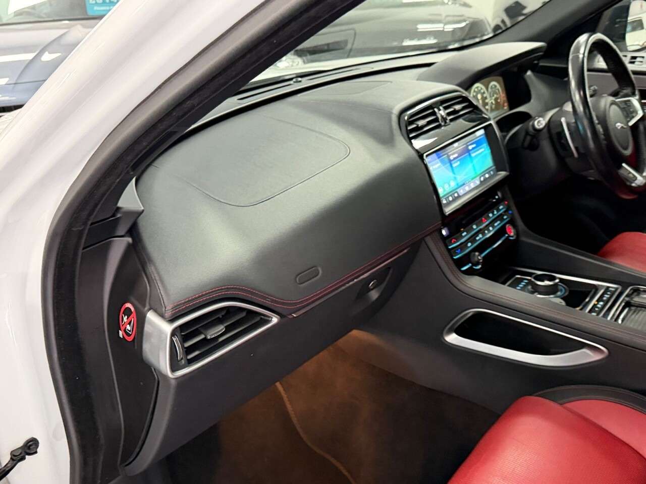 2017 JAGUAR F-PACE 2017 JAGUAR F-PACE