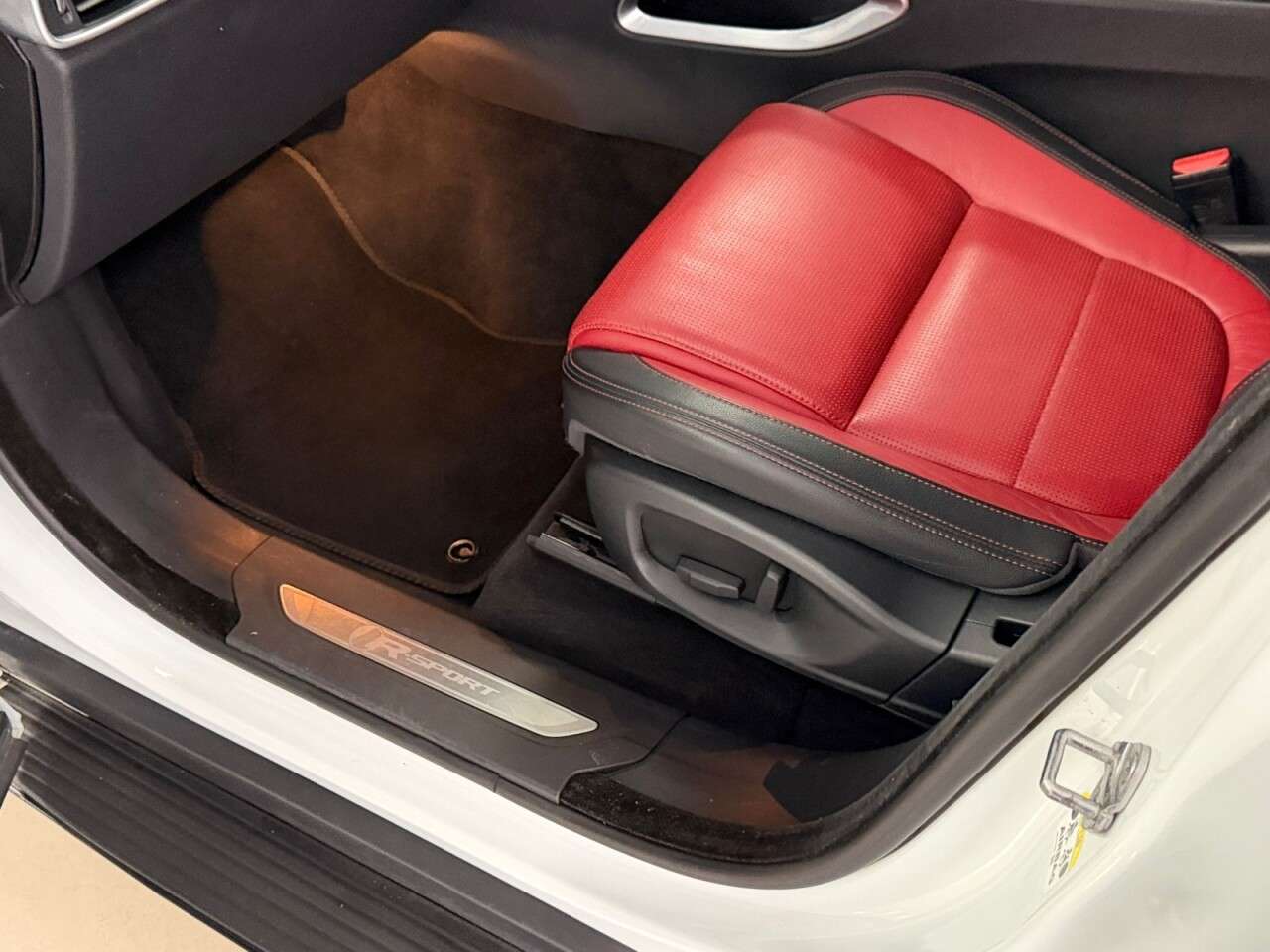 2017 JAGUAR F-PACE 2017 JAGUAR F-PACE