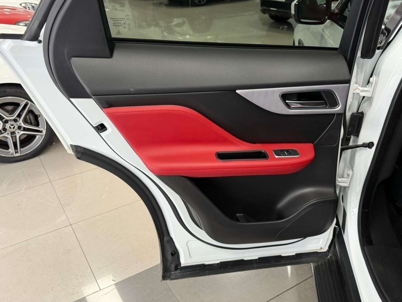 2017 JAGUAR F-PACE 2017 JAGUAR F-PACE