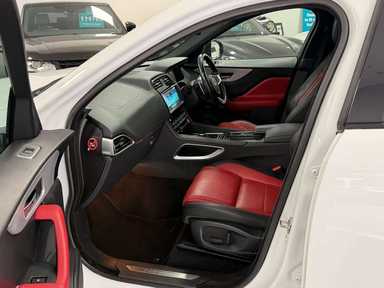 2017 JAGUAR F-PACE 2017 JAGUAR F-PACE