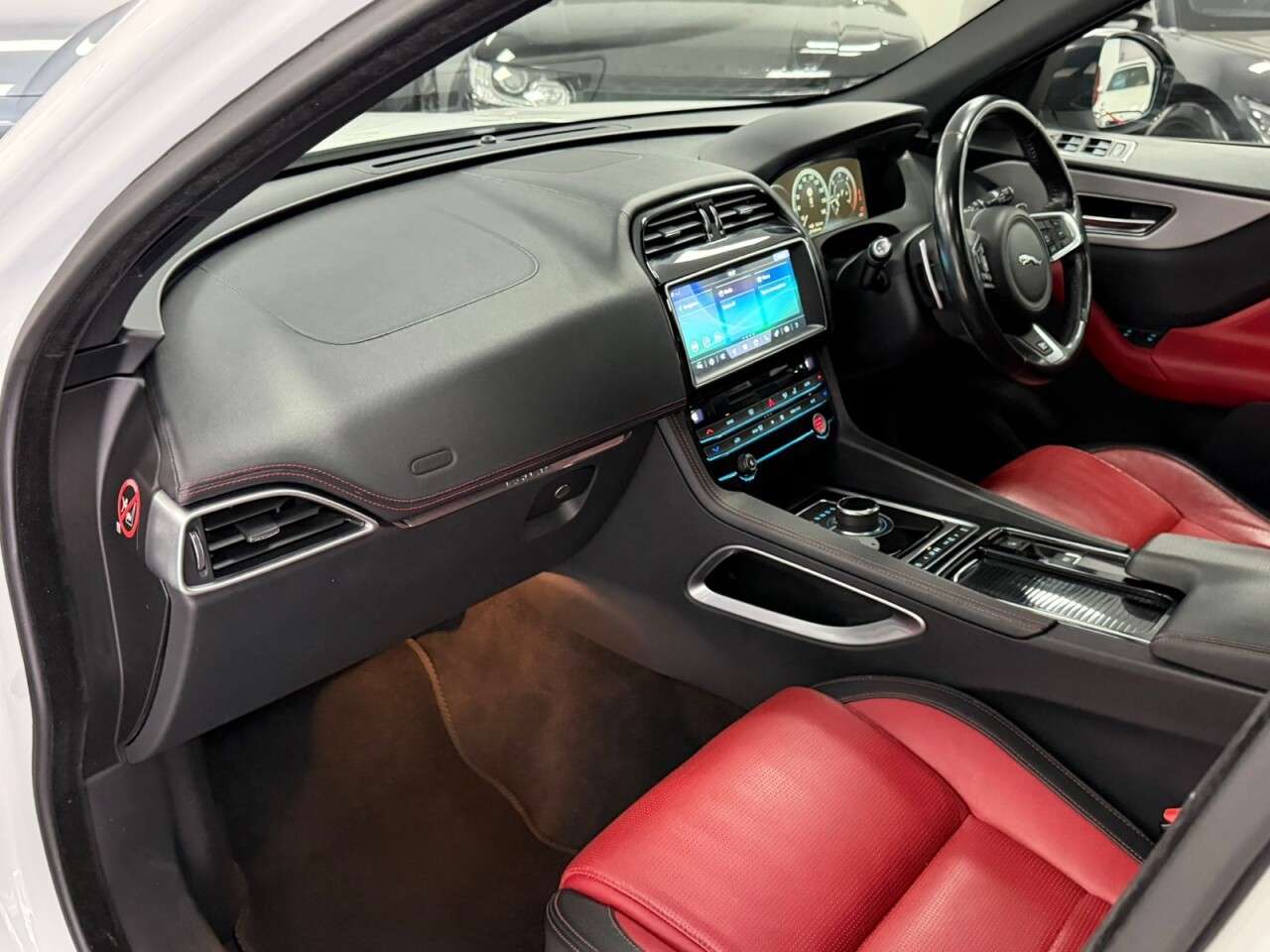 2017 JAGUAR F-PACE 2017 JAGUAR F-PACE