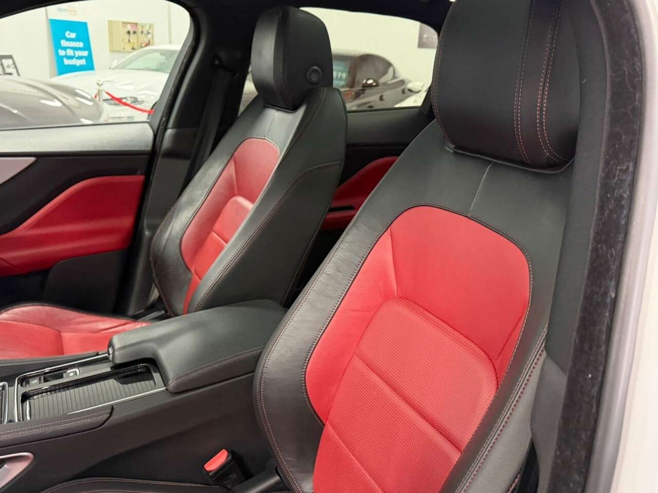 2017 JAGUAR F-PACE 2017 JAGUAR F-PACE