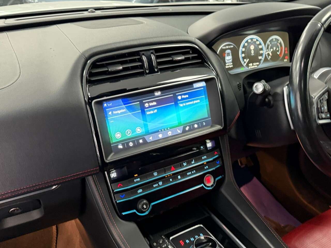 2017 JAGUAR F-PACE 2017 JAGUAR F-PACE