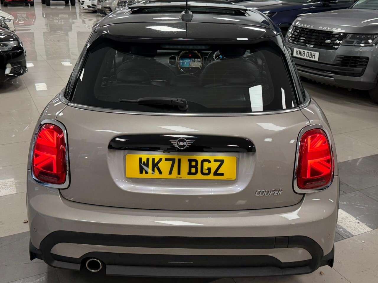 A 2021 MINI HATCH 1.5 Cooper Exclusive Hatchback 5dr Petrol Manual Euro 6 (s/s) (136 ps) GREA A 2021 MINI HATCH 1.5 Cooper Exclusive Hatchback 5dr Petrol Manual Euro 6 (s/s) (136 ps) GREA