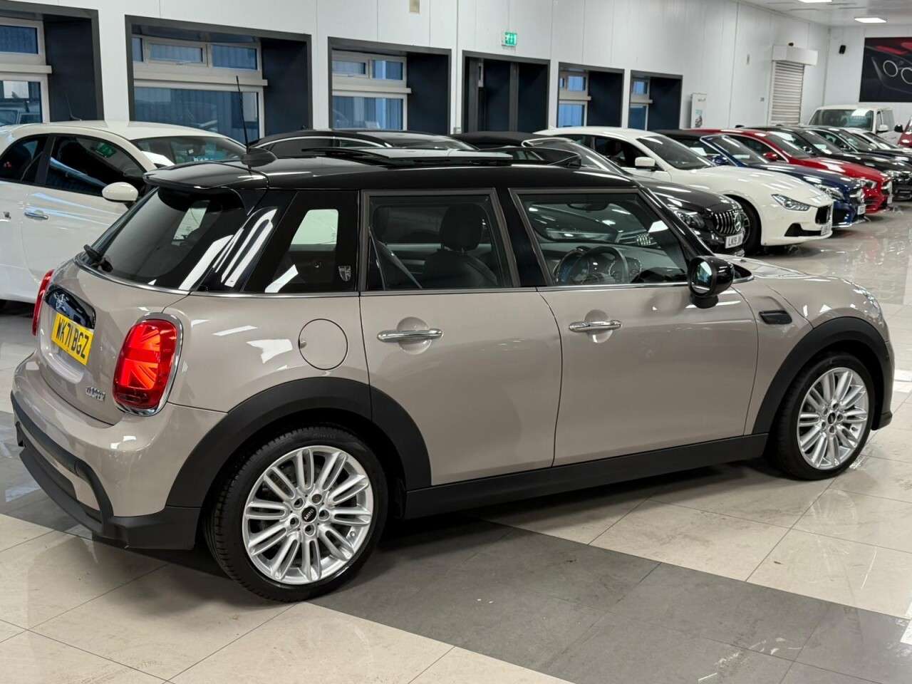 A 2021 MINI HATCH 1.5 Cooper Exclusive Hatchback 5dr Petrol Manual Euro 6 (s/s) (136 ps) GREA A 2021 MINI HATCH 1.5 Cooper Exclusive Hatchback 5dr Petrol Manual Euro 6 (s/s) (136 ps) GREA