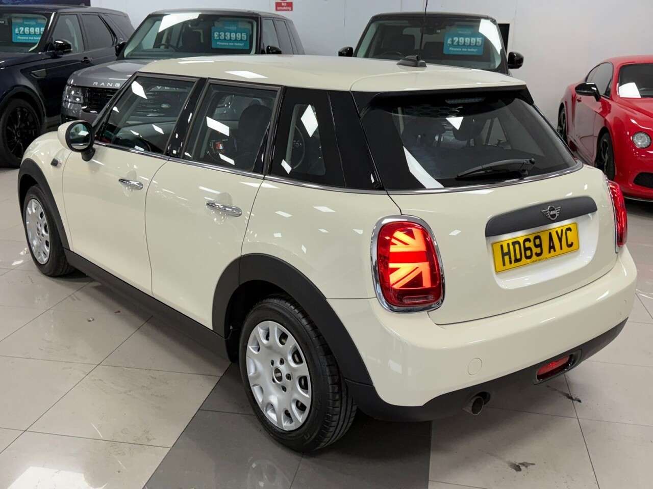 A 2019 MINI HATCH 1.5 One Classic Hatchback 5dr Petrol Manual Euro 6 (s/s) (102 ps) LOVELY MI A 2019 MINI HATCH 1.5 One Classic Hatchback 5dr Petrol Manual Euro 6 (s/s) (102 ps) LOVELY MI