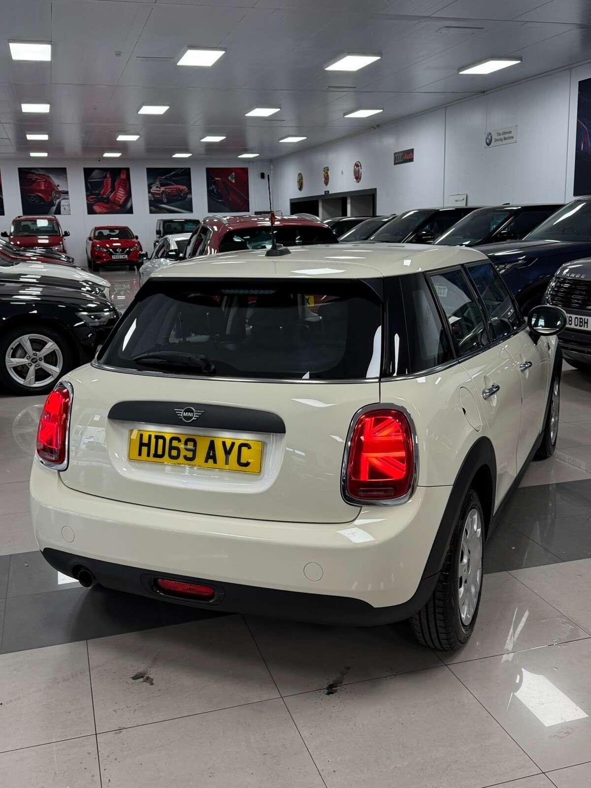 A 2019 MINI HATCH 1.5 One Classic Hatchback 5dr Petrol Manual Euro 6 (s/s) (102 ps) LOVELY MI A 2019 MINI HATCH 1.5 One Classic Hatchback 5dr Petrol Manual Euro 6 (s/s) (102 ps) LOVELY MI