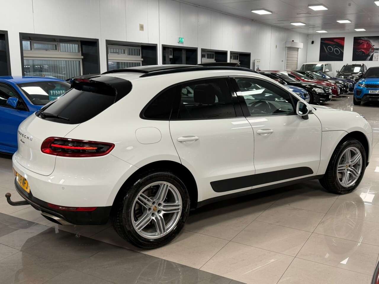 A 2018 PORSCHE MACAN 2.0T SUV 5dr Petrol PDK 4WD Euro 6 (s/s) (252 ps) 19INCH ALLOYS + PANORAMIC A 2018 PORSCHE MACAN 2.0T SUV 5dr Petrol PDK 4WD Euro 6 (s/s) (252 ps) 19INCH ALLOYS + PANORAMIC