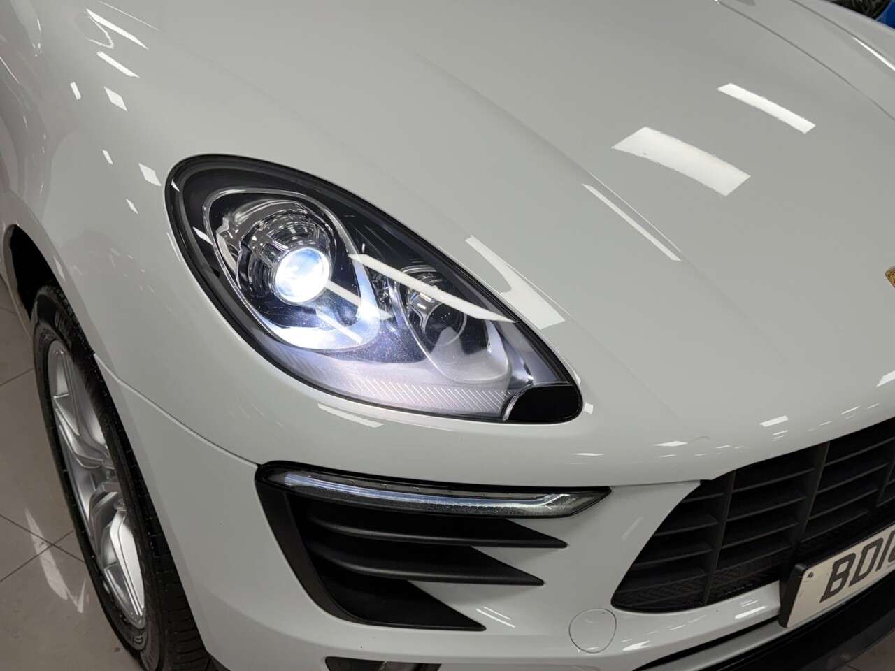 2018 PORSCHE MACAN 2018 PORSCHE MACAN