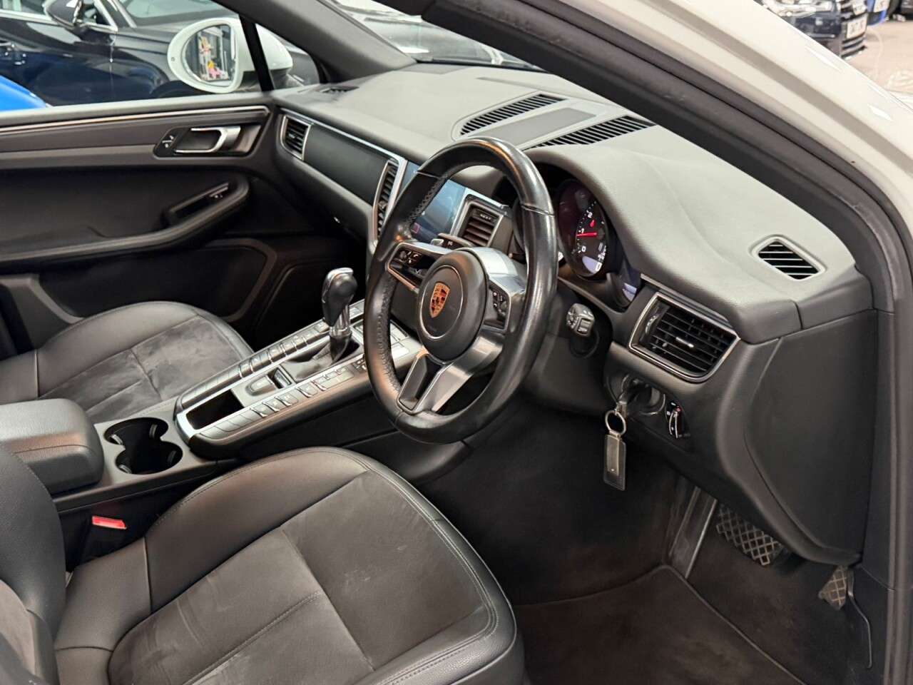 2018 PORSCHE MACAN 2018 PORSCHE MACAN