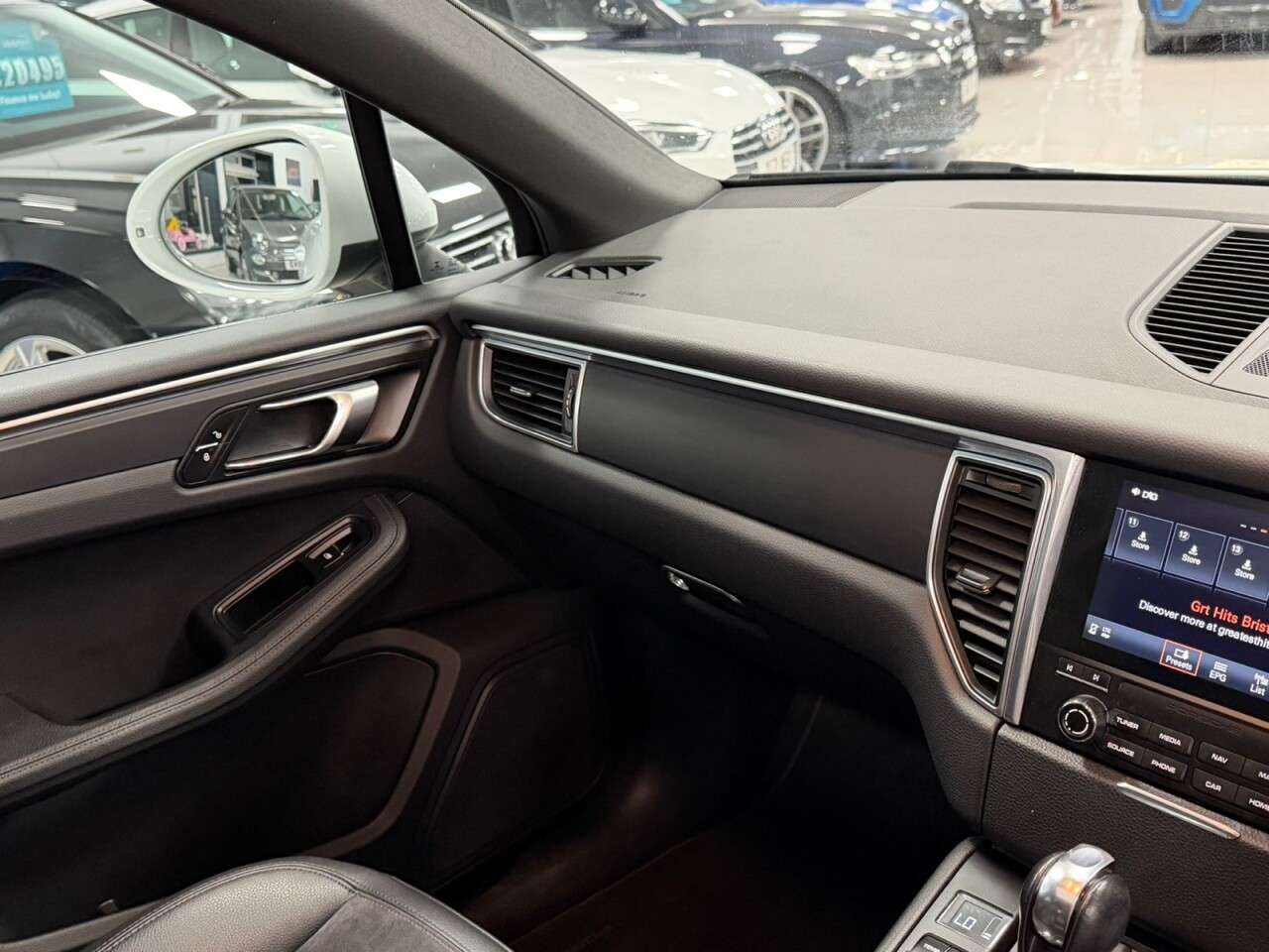 2018 PORSCHE MACAN 2018 PORSCHE MACAN