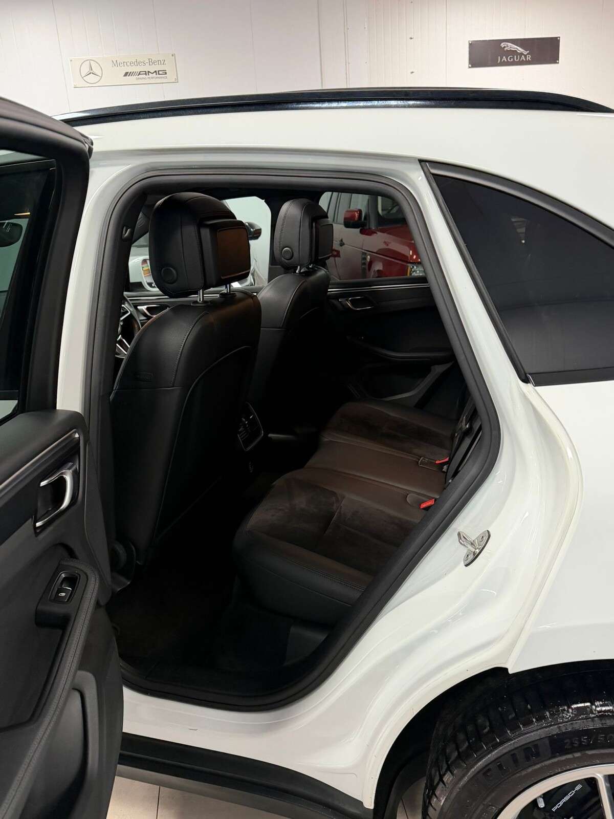 2018 PORSCHE MACAN 2018 PORSCHE MACAN