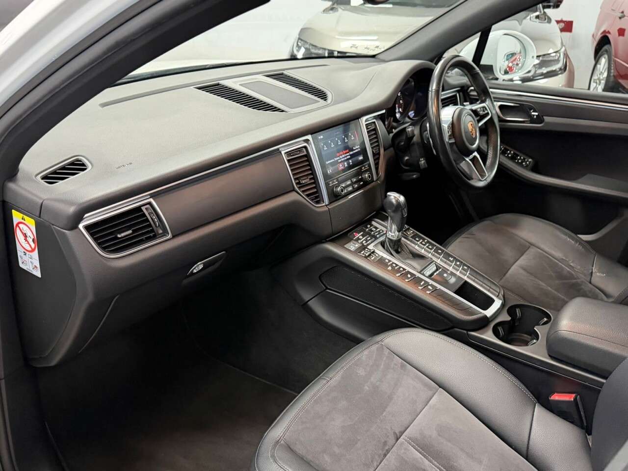 2018 PORSCHE MACAN 2018 PORSCHE MACAN