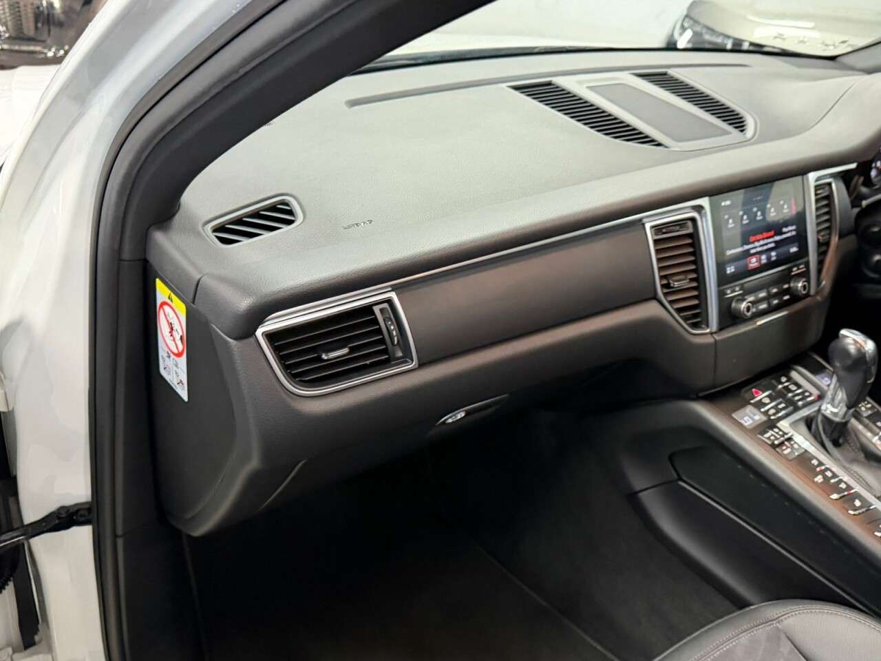 2018 PORSCHE MACAN 2018 PORSCHE MACAN