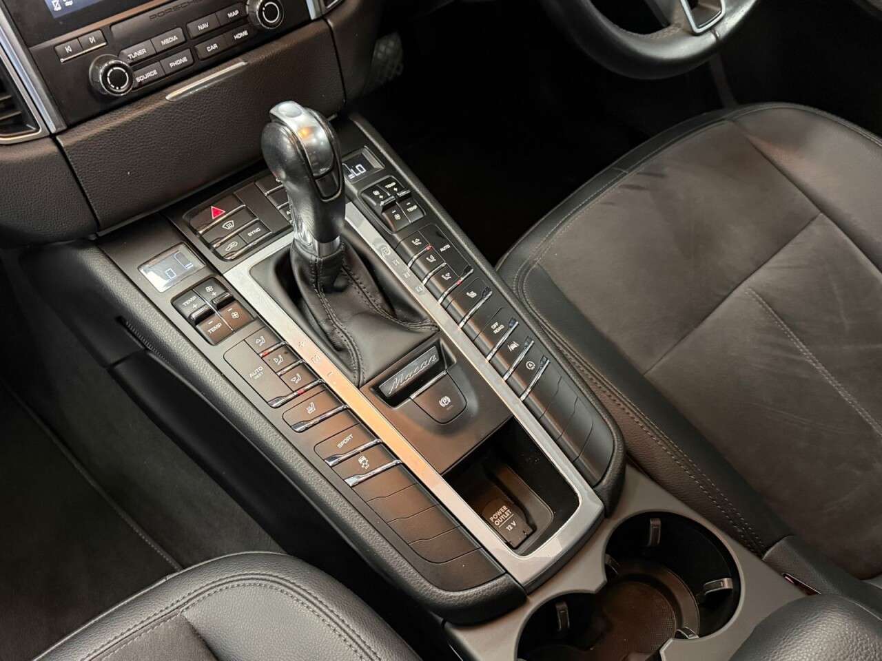 2018 PORSCHE MACAN 2018 PORSCHE MACAN