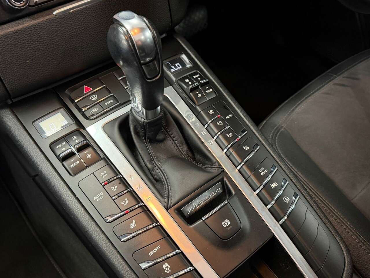 2018 PORSCHE MACAN 2018 PORSCHE MACAN