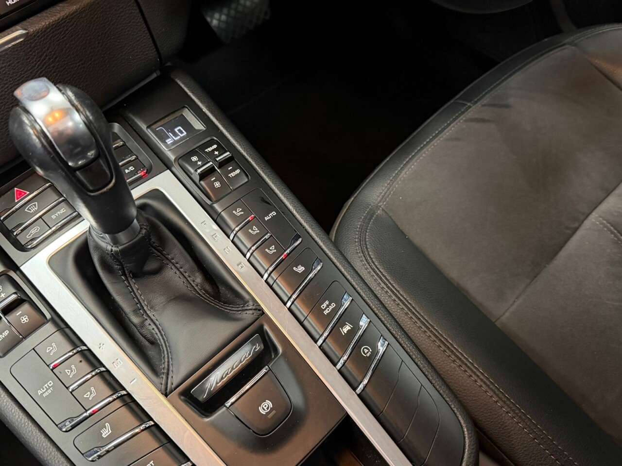 2018 PORSCHE MACAN 2018 PORSCHE MACAN