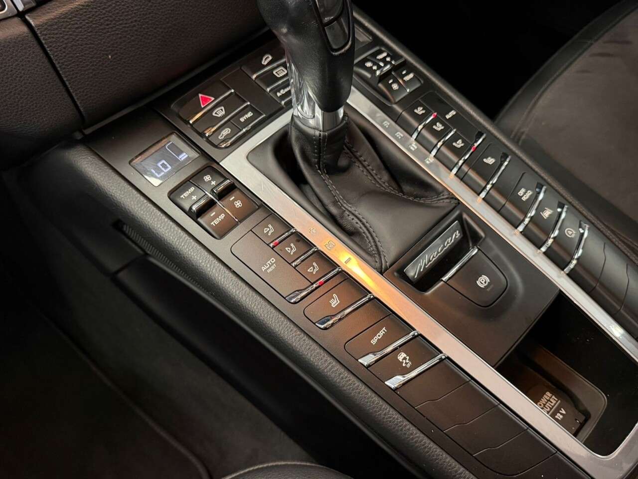 2018 PORSCHE MACAN 2018 PORSCHE MACAN