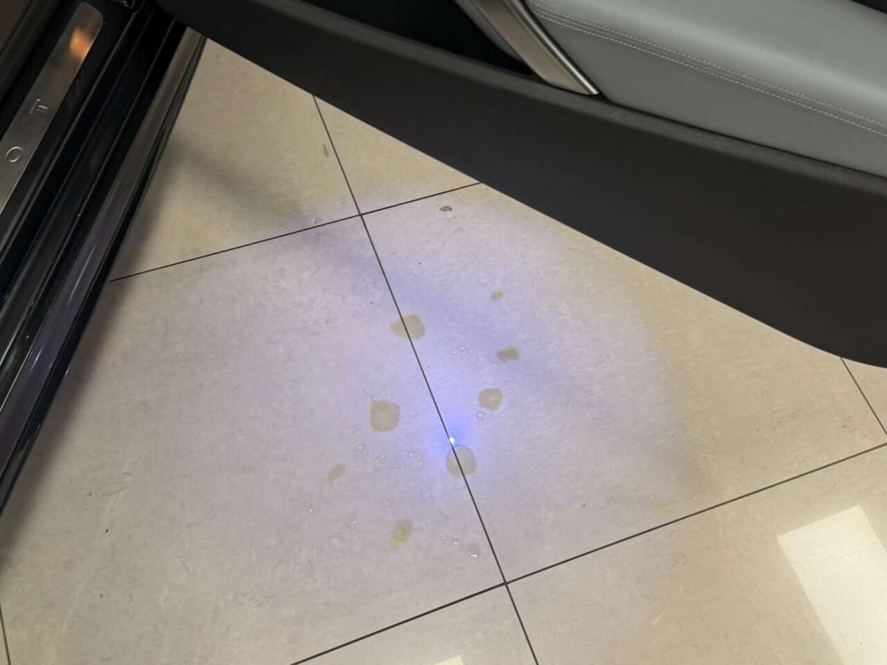 2011 PEUGEOT RCZ 2011 PEUGEOT RCZ