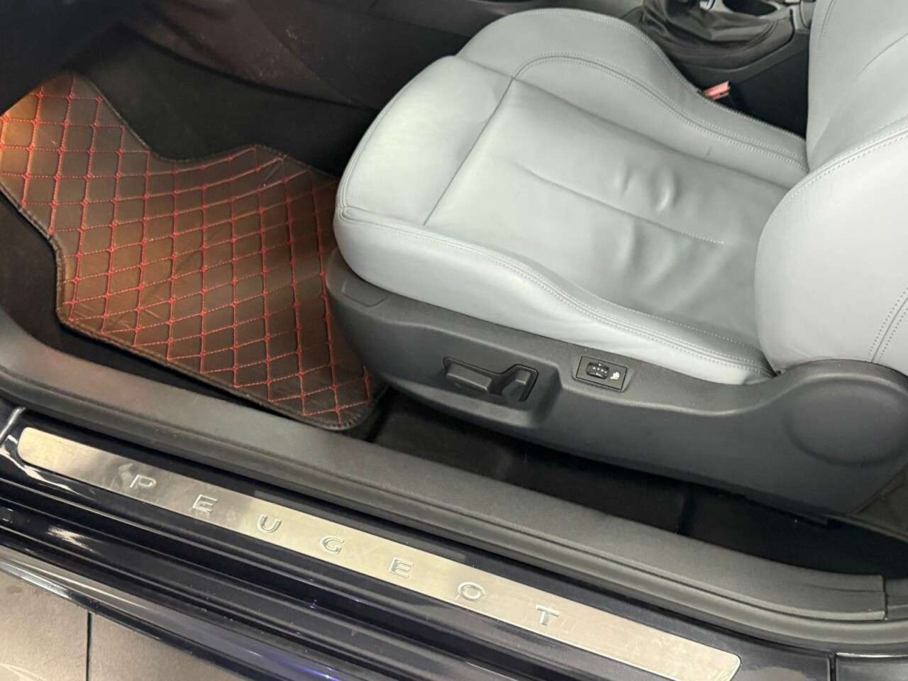 2011 PEUGEOT RCZ 2011 PEUGEOT RCZ