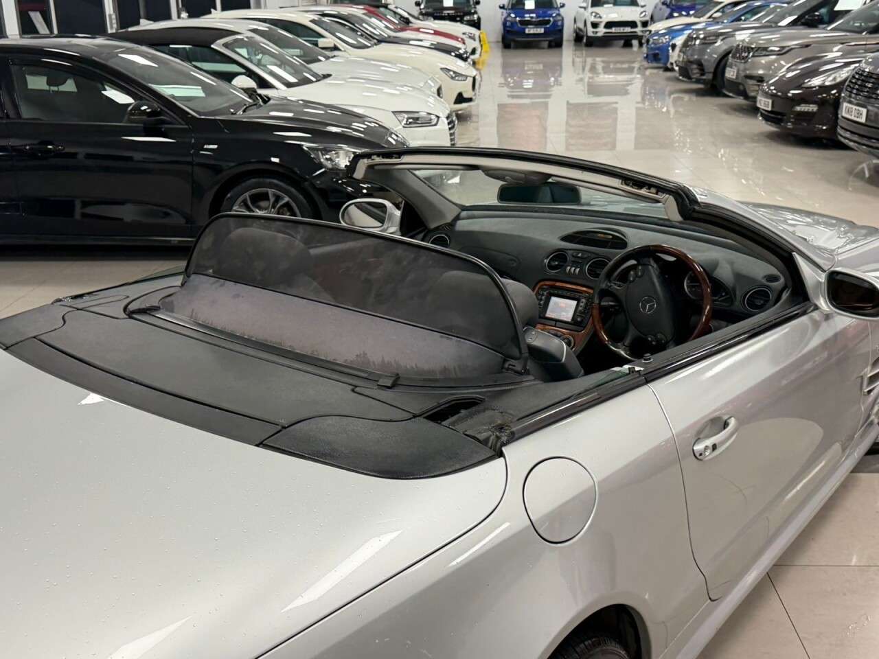 A 2002 MERCEDES-BENZ SL 5.0 SL500 2dr LOW MILEAGE ONLY 31K!! A 2002 MERCEDES-BENZ SL 5.0 SL500 2dr LOW MILEAGE ONLY 31K!!