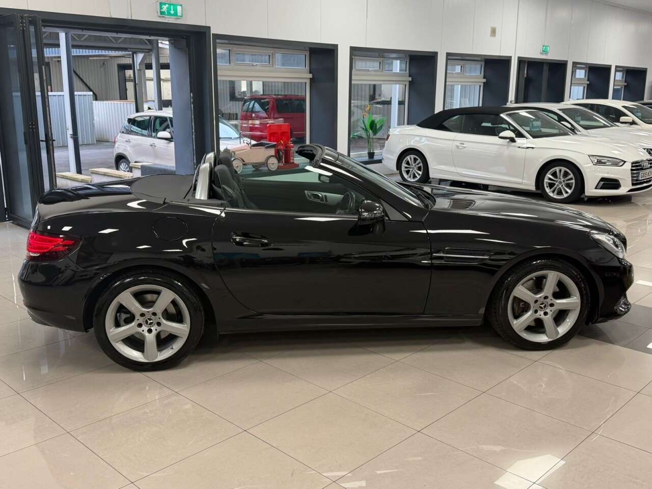 A 2017 MERCEDES-BENZ SLC 2.1 SLC250d Sport Convertible 2dr Diesel G-Tronic Euro 6 (s/s) (204 ps) STU A 2017 MERCEDES-BENZ SLC 2.1 SLC250d Sport Convertible 2dr Diesel G-Tronic Euro 6 (s/s) (204 ps) STU