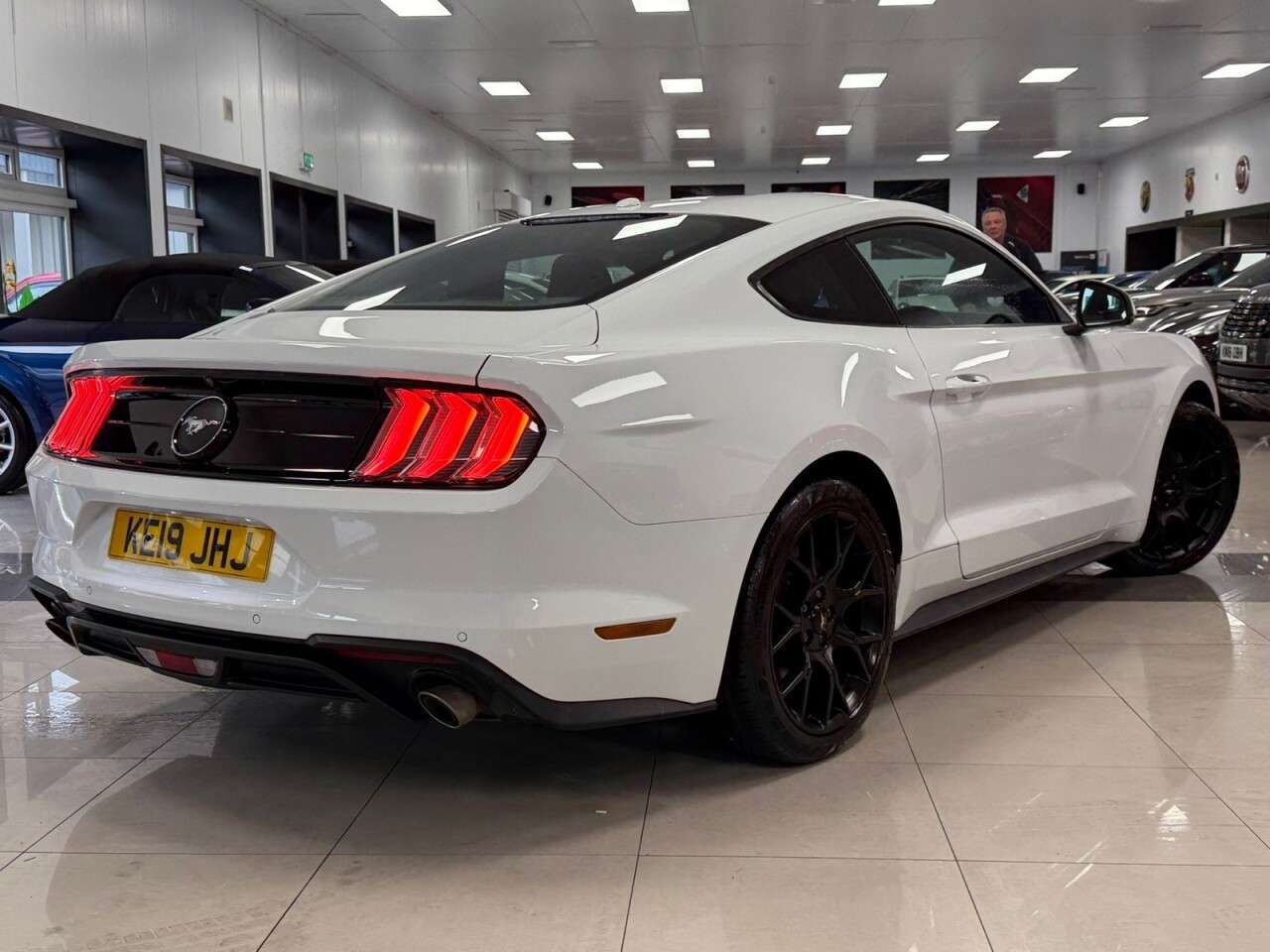 A 2019 FORD MUSTANG 2.3T EcoBoost Fastback 2dr Petrol SelShift Euro 6 (290 ps) OXFORD WHITE & D A 2019 FORD MUSTANG 2.3T EcoBoost Fastback 2dr Petrol SelShift Euro 6 (290 ps) OXFORD WHITE & D