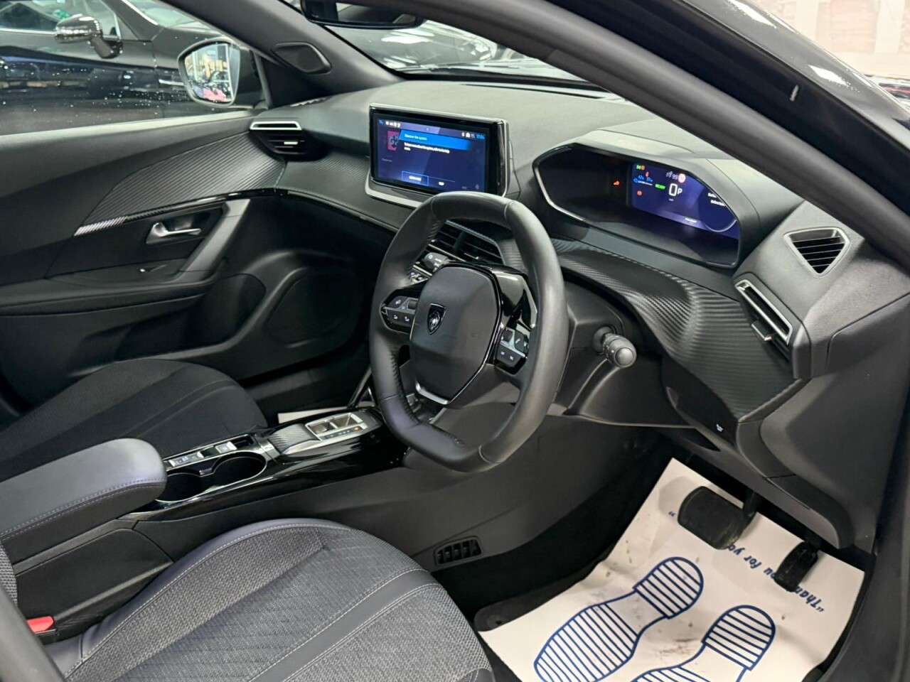 2025 PEUGEOT E-2008 2025 PEUGEOT E-2008