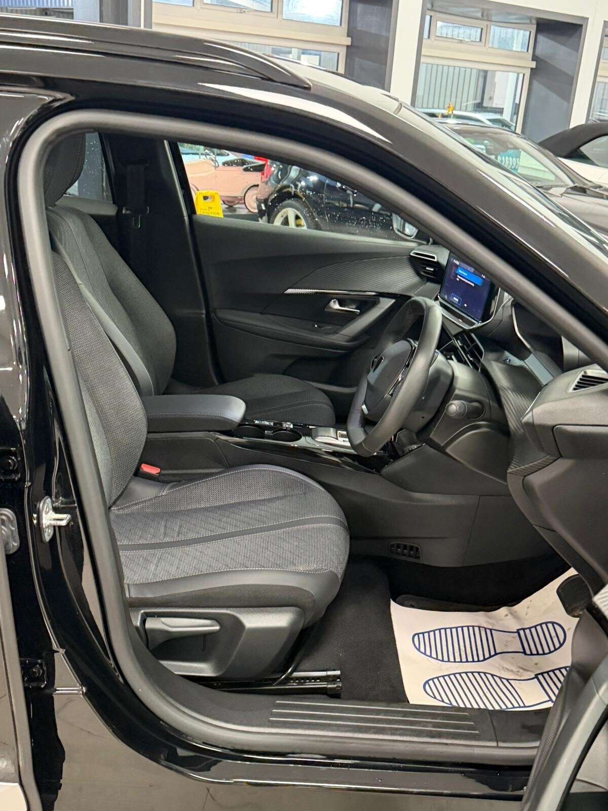 2025 PEUGEOT E-2008 2025 PEUGEOT E-2008