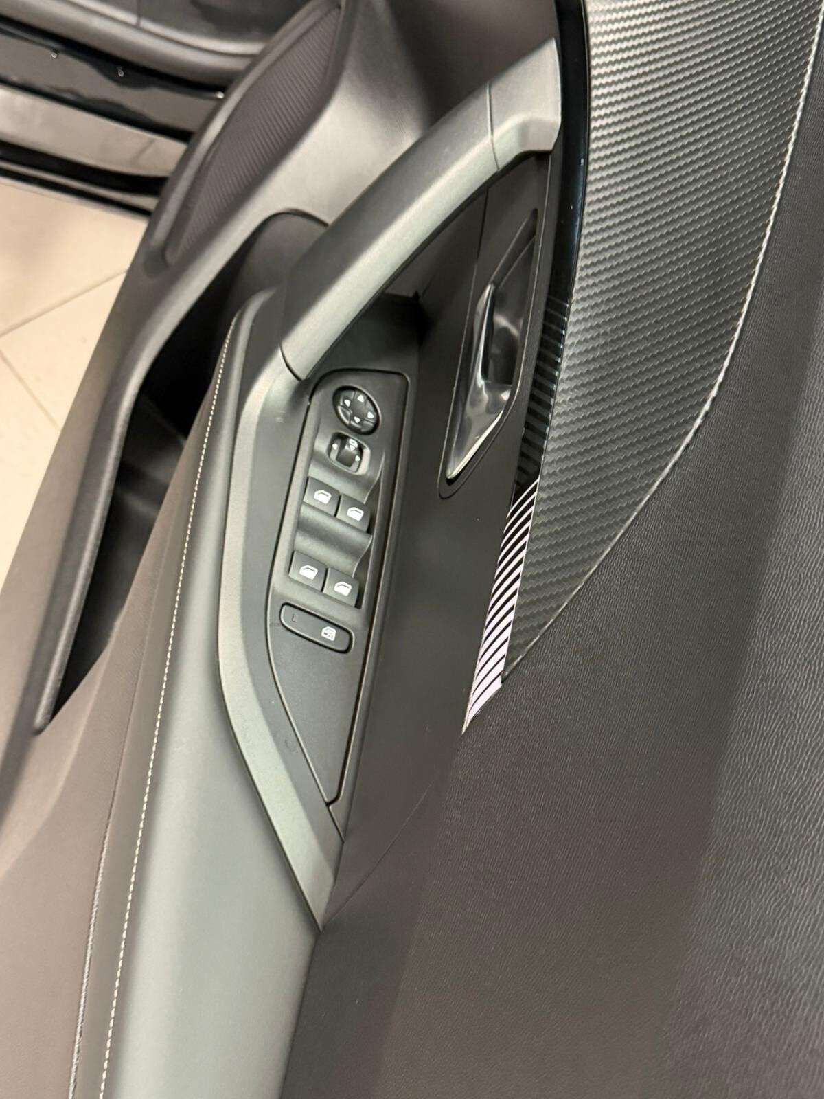 2025 PEUGEOT E-2008 2025 PEUGEOT E-2008