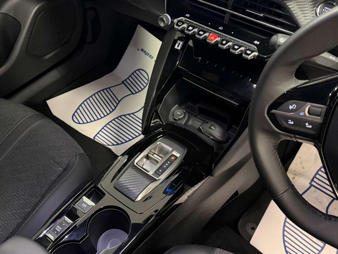 2025 PEUGEOT E-2008 2025 PEUGEOT E-2008