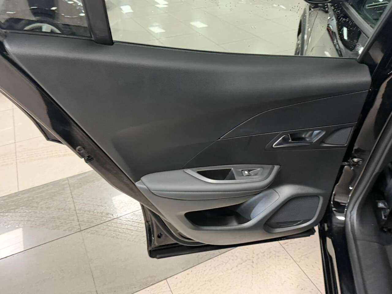 2025 PEUGEOT E-2008 2025 PEUGEOT E-2008