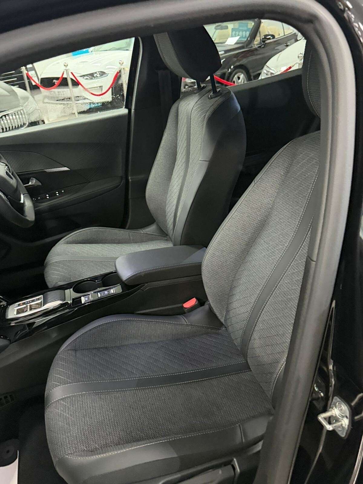 2025 PEUGEOT E-2008 2025 PEUGEOT E-2008