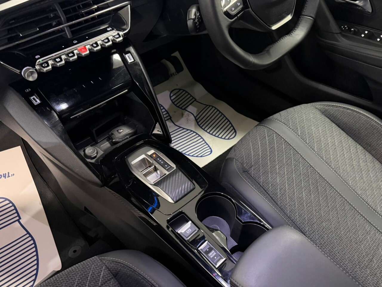 2025 PEUGEOT E-2008 2025 PEUGEOT E-2008