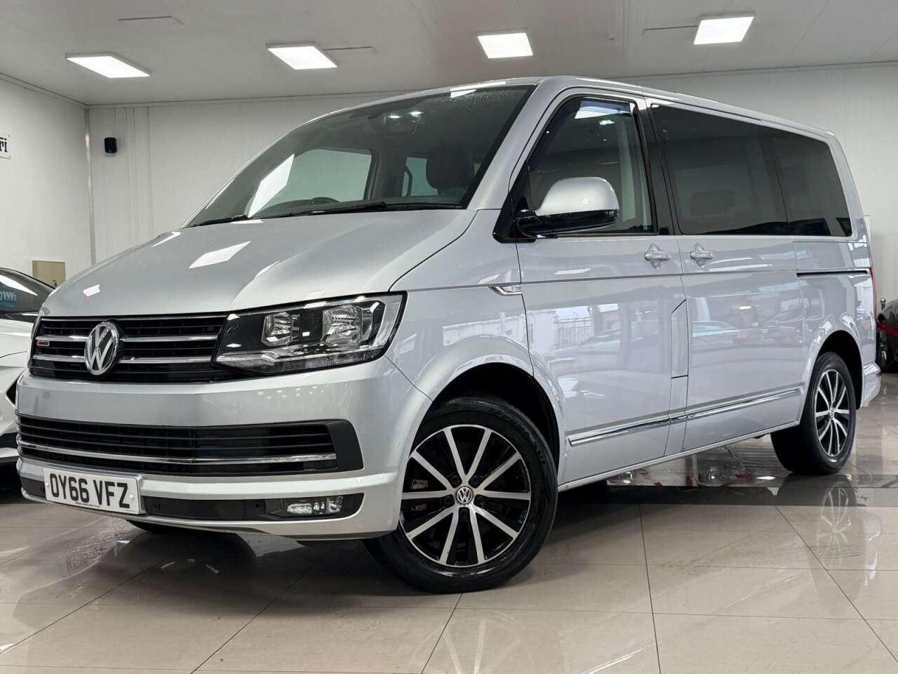 A 2016 VOLKSWAGEN CARAVELLE 2.0 BiTDI BlueMotion Tech Executive MPV 5dr Diesel Manual 4Motion Euro 6 (s A 2016 VOLKSWAGEN CARAVELLE 2.0 BiTDI BlueMotion Tech Executive MPV 5dr Diesel Manual 4Motion Euro 6 (s