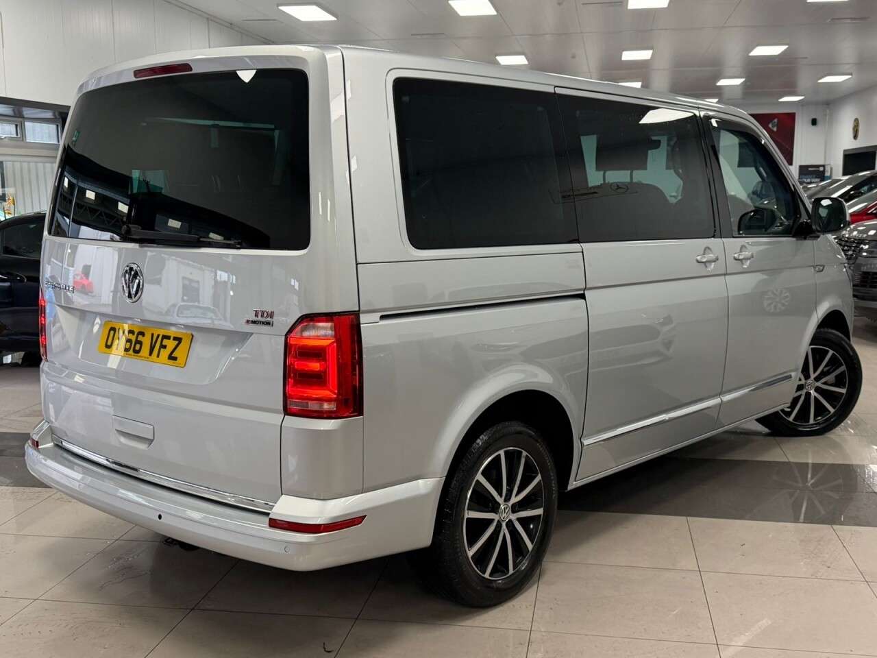 A 2016 VOLKSWAGEN CARAVELLE 2.0 BiTDI BlueMotion Tech Executive MPV 5dr Diesel Manual 4Motion Euro 6 (s A 2016 VOLKSWAGEN CARAVELLE 2.0 BiTDI BlueMotion Tech Executive MPV 5dr Diesel Manual 4Motion Euro 6 (s