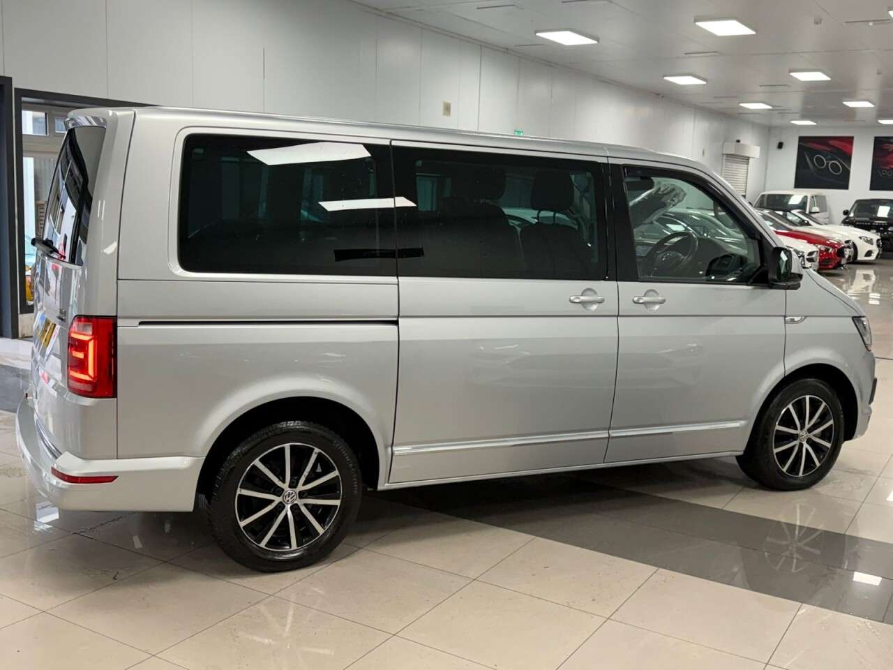 A 2016 VOLKSWAGEN CARAVELLE 2.0 BiTDI BlueMotion Tech Executive MPV 5dr Diesel Manual 4Motion Euro 6 (s A 2016 VOLKSWAGEN CARAVELLE 2.0 BiTDI BlueMotion Tech Executive MPV 5dr Diesel Manual 4Motion Euro 6 (s