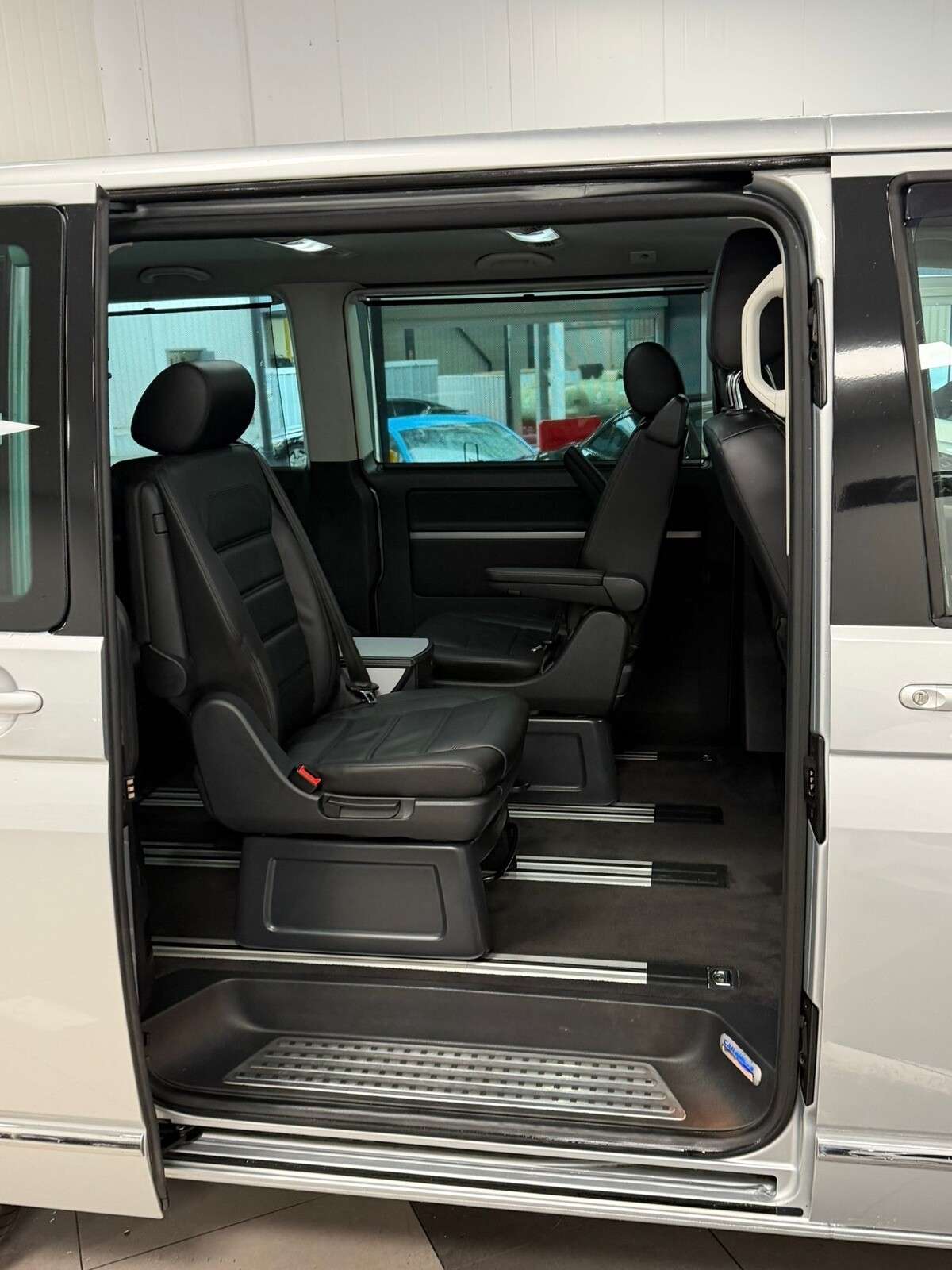 A 2016 VOLKSWAGEN CARAVELLE 2.0 BiTDI BlueMotion Tech Executive MPV 5dr Diesel Manual 4Motion Euro 6 (s A 2016 VOLKSWAGEN CARAVELLE 2.0 BiTDI BlueMotion Tech Executive MPV 5dr Diesel Manual 4Motion Euro 6 (s