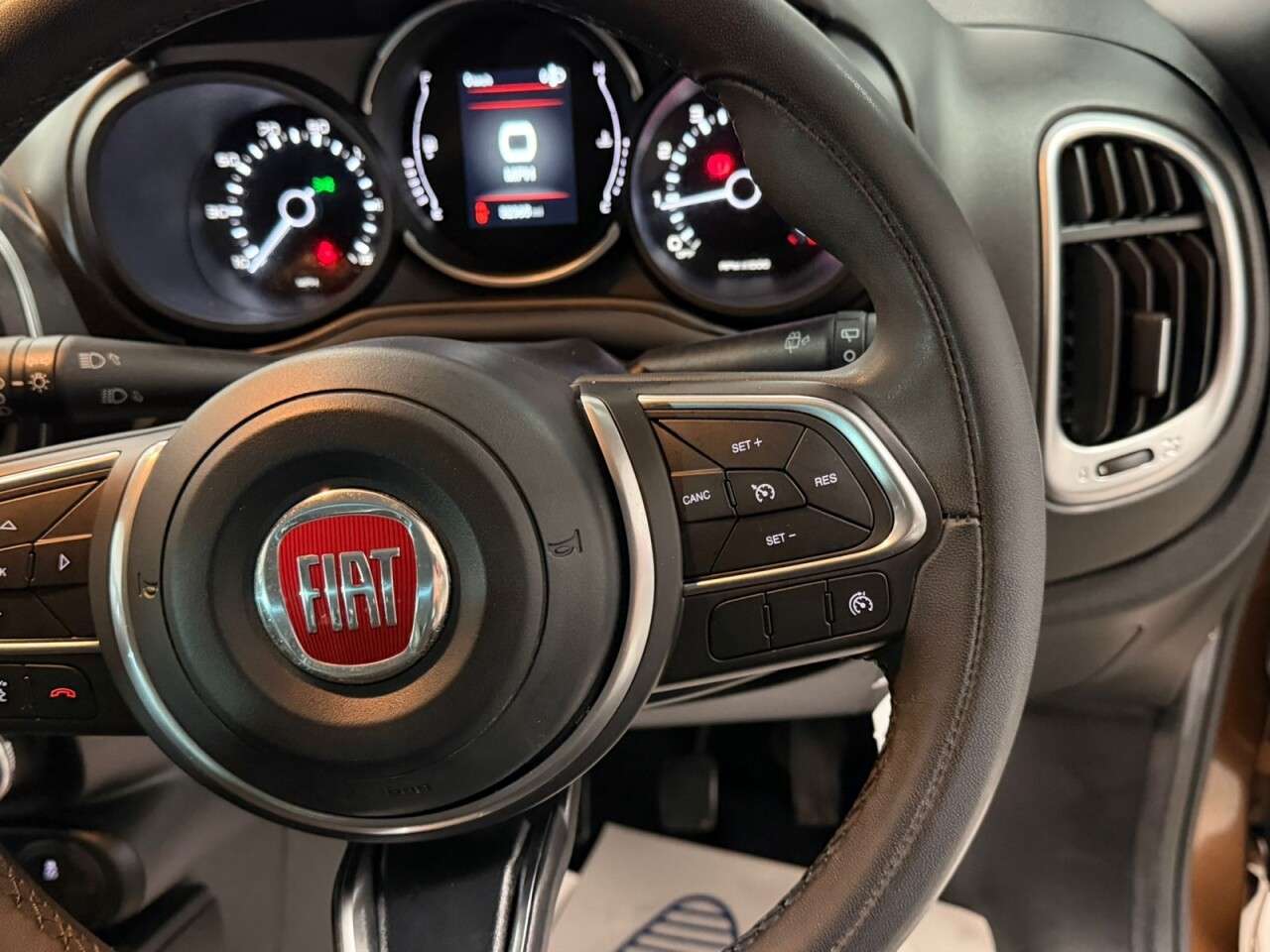 2019 FIAT 500L 2019 FIAT 500L