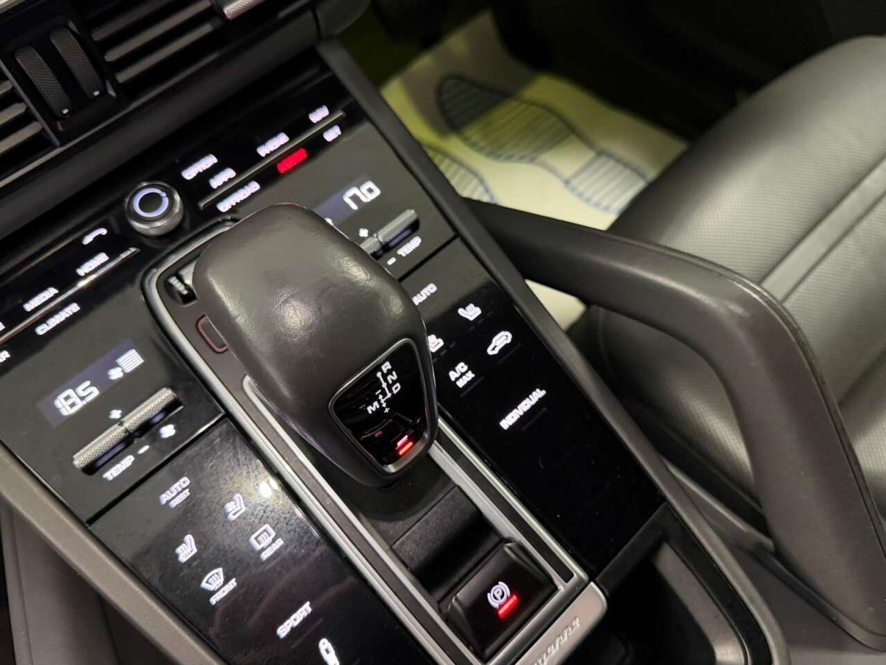 2018 PORSCHE CAYENNE 2018 PORSCHE CAYENNE