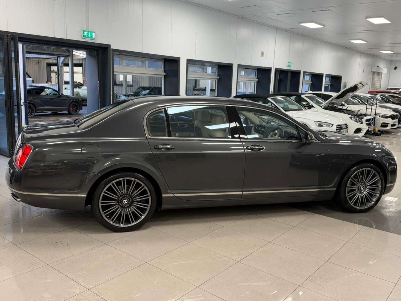 A 2012 BENTLEY CONTINENTAL 6.0 W12 Flying Spur Speed Saloon 4dr Petrol Auto 4WD Euro 4 (610 ps) MASSAG A 2012 BENTLEY CONTINENTAL 6.0 W12 Flying Spur Speed Saloon 4dr Petrol Auto 4WD Euro 4 (610 ps) MASSAG
