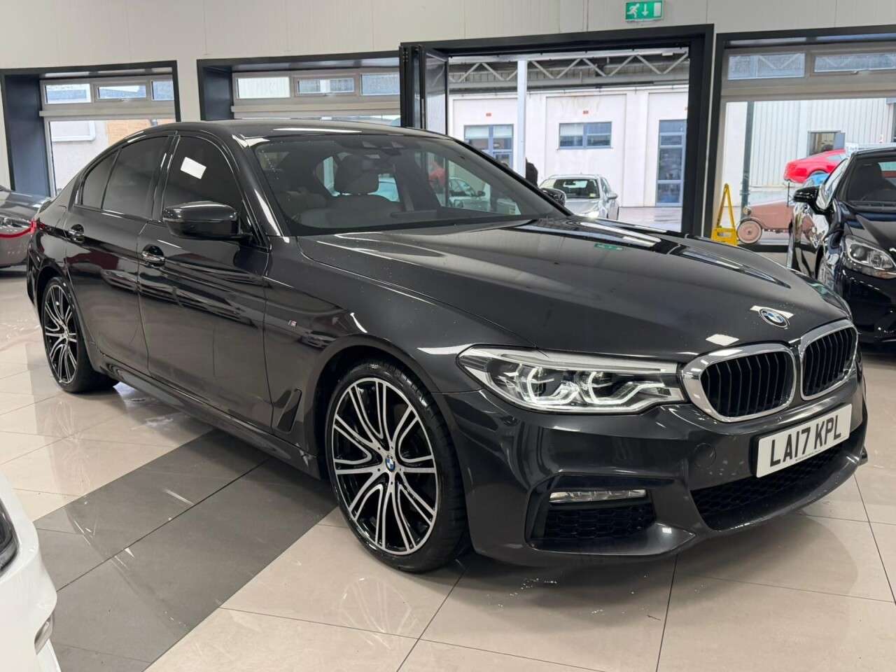 A 2017 BMW 5 SERIES 3.0 530d M Sport Saloon 4dr Diesel Auto Euro 6 (s/s) (265 ps) ADAPTIVE ICON A 2017 BMW 5 SERIES 3.0 530d M Sport Saloon 4dr Diesel Auto Euro 6 (s/s) (265 ps) ADAPTIVE ICON
