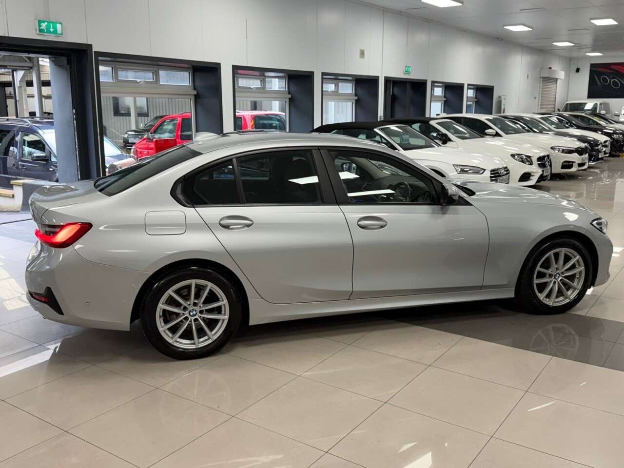 A 2019 BMW 3 SERIES 2.0 320d SE Saloon 4dr Diesel Auto xDrive Euro 6 (s/s) (190 ps) 8 SERVICES A 2019 BMW 3 SERIES 2.0 320d SE Saloon 4dr Diesel Auto xDrive Euro 6 (s/s) (190 ps) 8 SERVICES