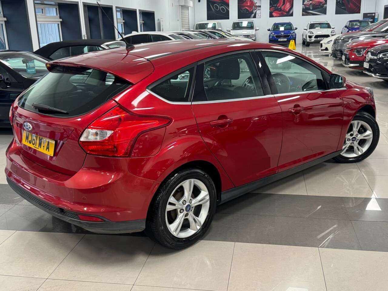 A 2011 FORD FOCUS 1.6 Zetec Hatchback 5dr Petrol Manual Euro 5 (125 ps) FINISHED IN RED + BLU A 2011 FORD FOCUS 1.6 Zetec Hatchback 5dr Petrol Manual Euro 5 (125 ps) FINISHED IN RED + BLU