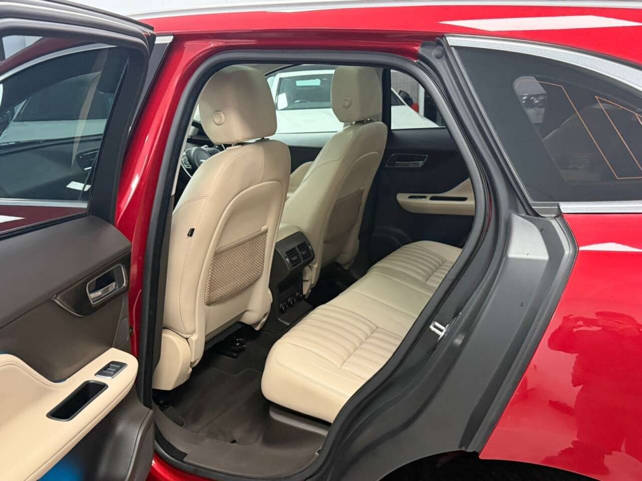 2016 JAGUAR F-PACE 2016 JAGUAR F-PACE