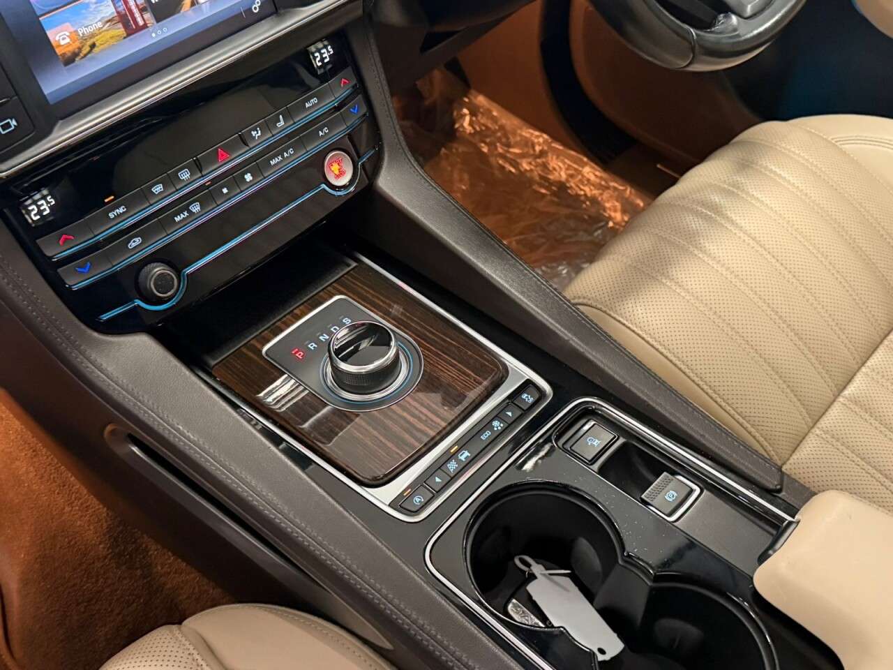 2016 JAGUAR F-PACE 2016 JAGUAR F-PACE