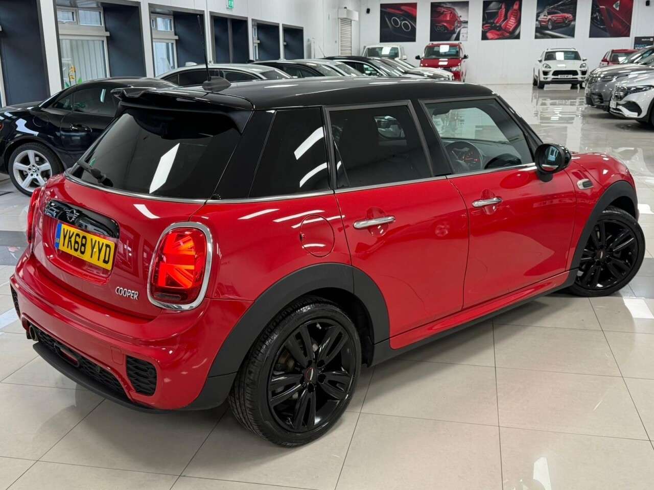 A 2018 MINI HATCH 1.5 Cooper Hatchback 5dr Petrol Steptronic Euro 6 (s/s) (136 ps) AMAZING SE A 2018 MINI HATCH 1.5 Cooper Hatchback 5dr Petrol Steptronic Euro 6 (s/s) (136 ps) AMAZING SE