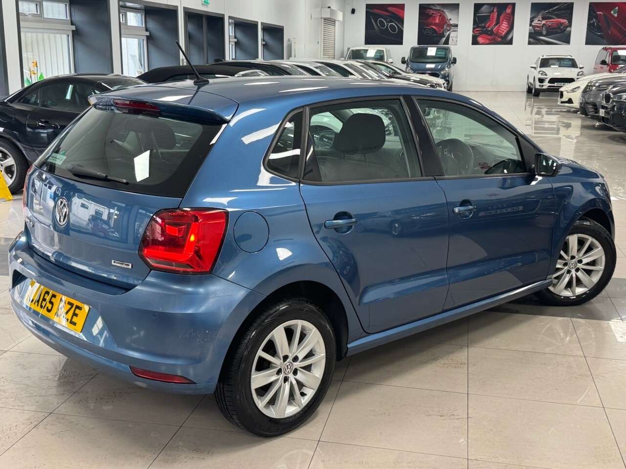 A 2015 VOLKSWAGEN POLO 1.0 BlueMotion Tech SE Hatchback 5dr Petrol Manual Euro 6 (s/s) (75 ps) REV A 2015 VOLKSWAGEN POLO 1.0 BlueMotion Tech SE Hatchback 5dr Petrol Manual Euro 6 (s/s) (75 ps) REV