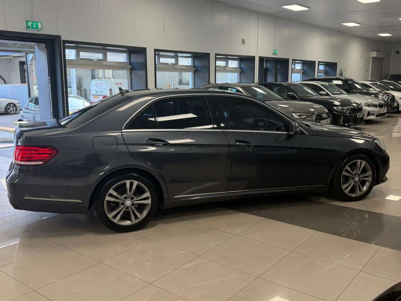 A 2013 MERCEDES-BENZ E-CLASS 2.1 E220 CDI SE Saloon 4dr Diesel G-Tronic+ Euro 5 (s/s) (170 ps) STUNNING A 2013 MERCEDES-BENZ E-CLASS 2.1 E220 CDI SE Saloon 4dr Diesel G-Tronic+ Euro 5 (s/s) (170 ps) STUNNING